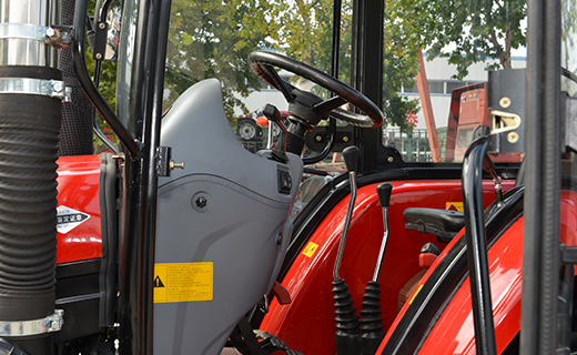 BG大游-704型拖拉机