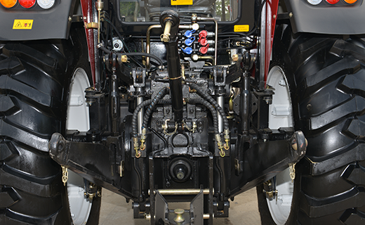 BG大游-1404型拖拉机